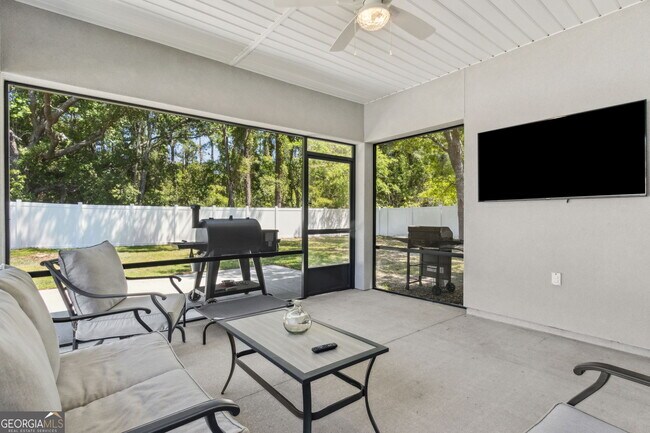 Building Photo - 166 Verano St
