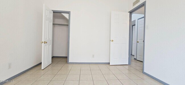 Building Photo - 7123 Oval Rock Dr
