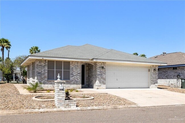 Building Photo - 1111 Lake View Dr