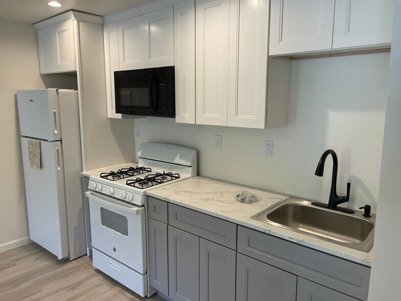 Building Photo - 7136 Forest Hills Rd