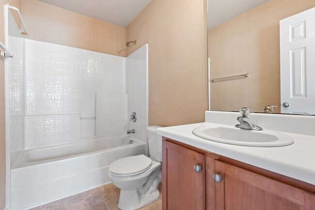Building Photo - Two Bedroom Durham Townhouse: Available August 7th