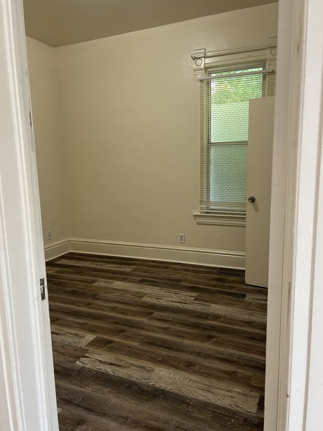Building Photo - 844 S 300 E