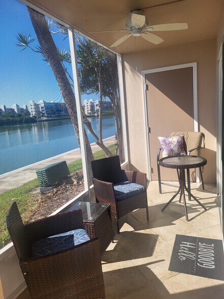 Building Photo - 7930 Sun Island Dr S