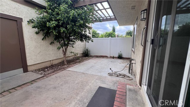 Building Photo - 1206 S Cypress Ave