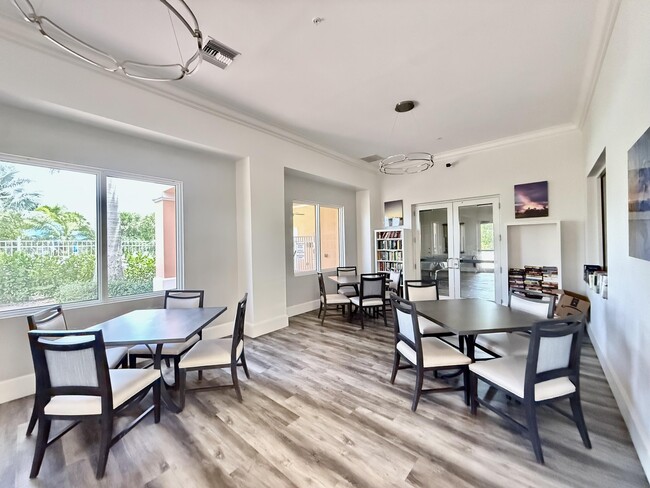 Building Photo - 12120 SW Elsinore Dr