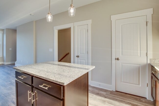 Building Photo - Townhome For Lease