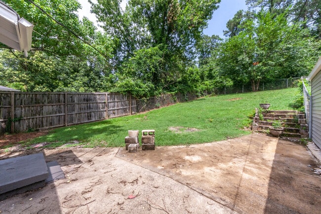 Building Photo - 833 Grove St