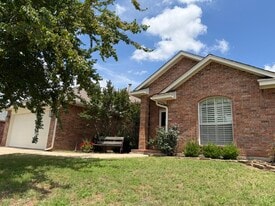 Building Photo - 1301 Melisa Dr