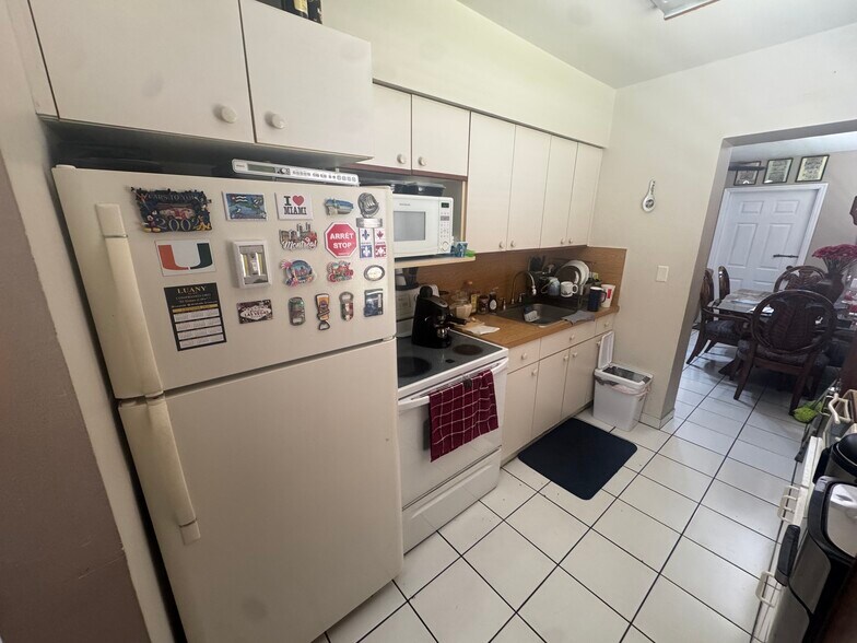 Building Photo - 401 SW 78th Pl