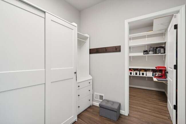 Building Photo - 5811 Levitan Ln