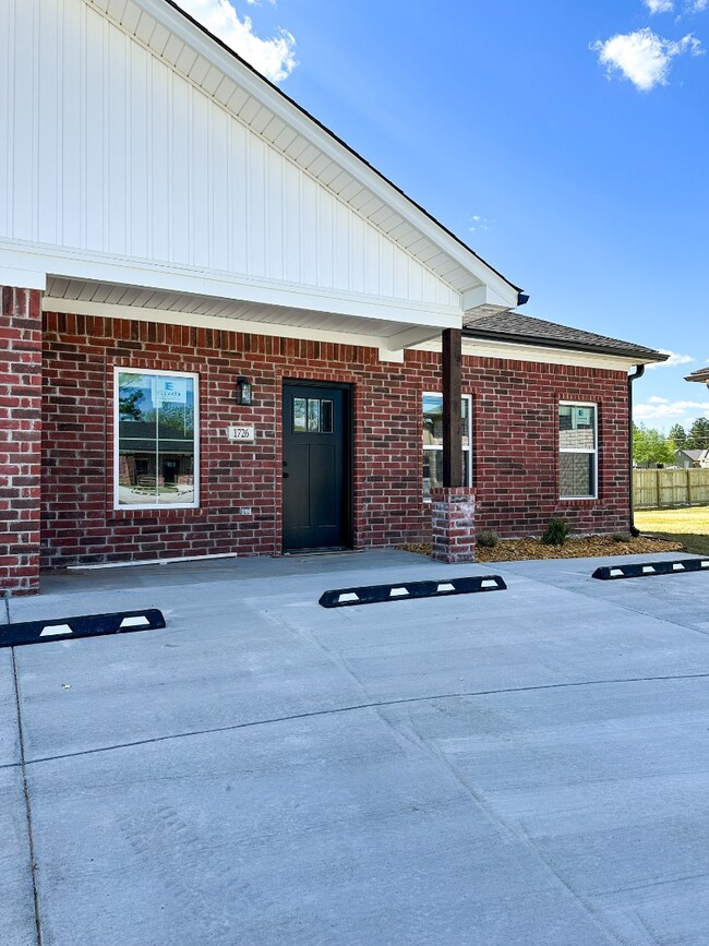 Primary Photo - 1724 Rosemary Drive