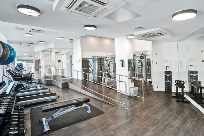 Building Photo - 601 NE 27th St