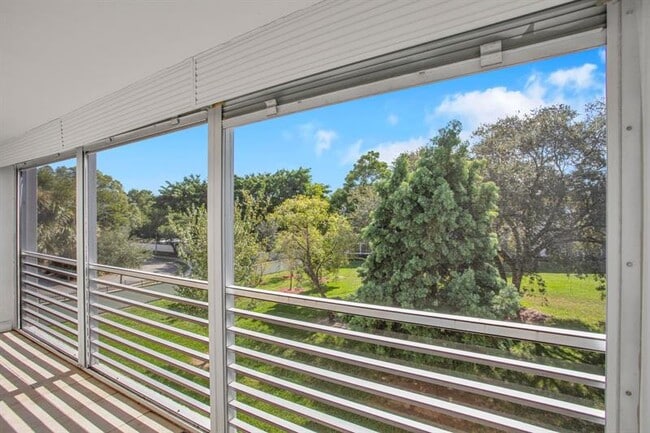 Building Photo - 2002 Granada Dr