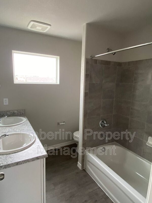 Building Photo - 874 Grissom Dr.