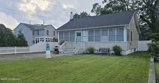 Building Photo - 311 River Ave