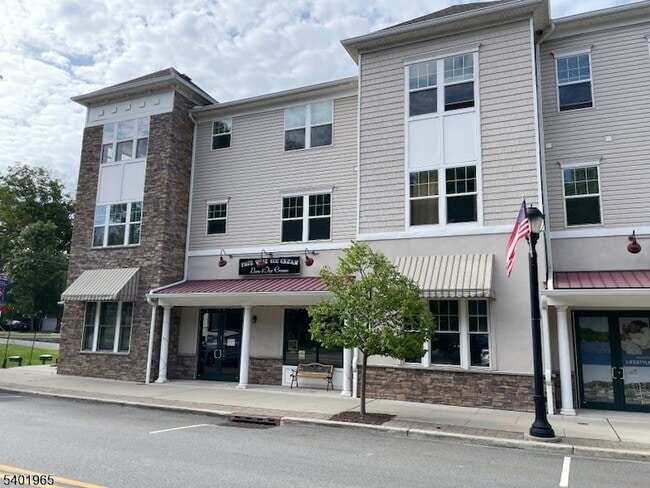 Building Photo - 5 W River Styx Rd