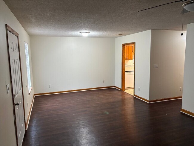 Building Photo - 3/2 Unit