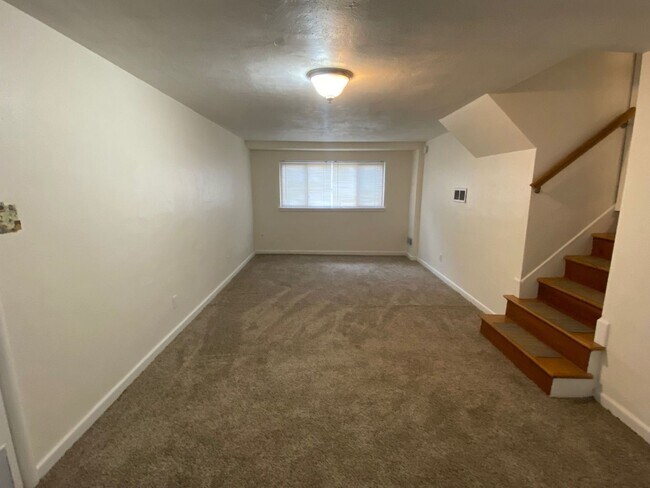 Building Photo - Move In Ready! "ASK ABOUT OUR ZERO-DEPOSIT...