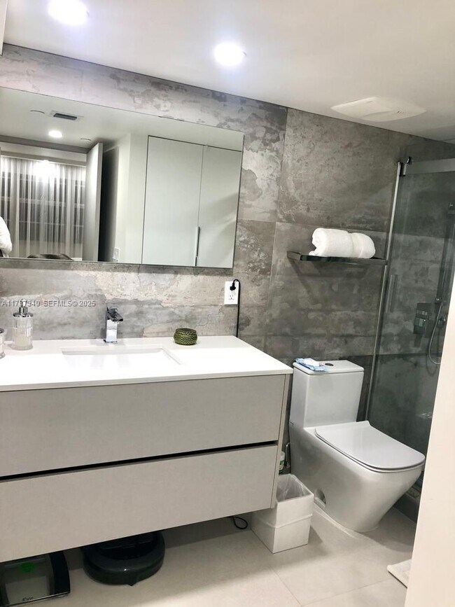 Building Photo - 6917 Collins Ave