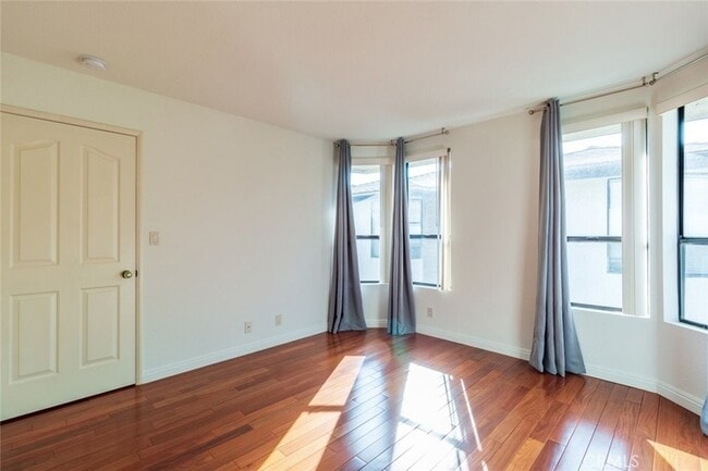 Building Photo - 514 N Isabel St