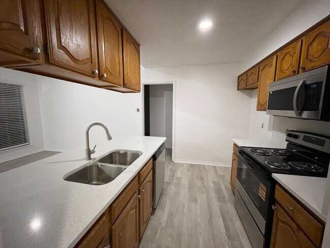 Building Photo - 2422-2424 Sherry Street