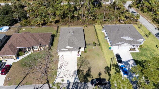 Building Photo - Move in now with zero deposit! This stunni...