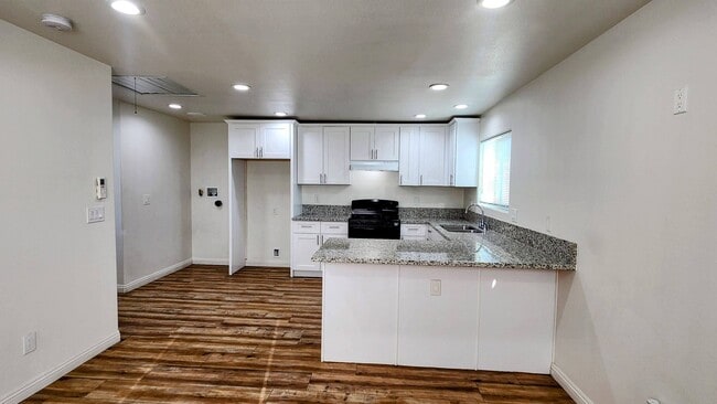 Building Photo - 156 E Marshall Blvd