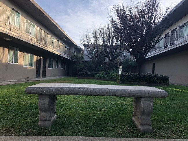 Building Photo - 26019 Oak Street