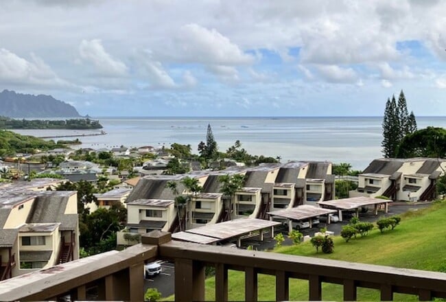 Building Photo - $3,300 2-Bed/2-Bath/2-Parking Townhouse in...