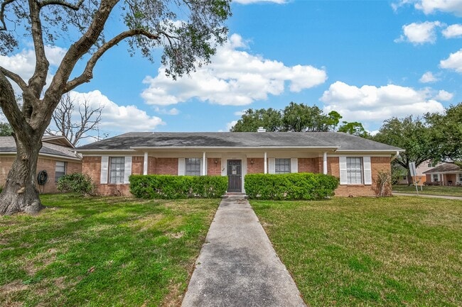 Building Photo - 9502 Skyline Dr