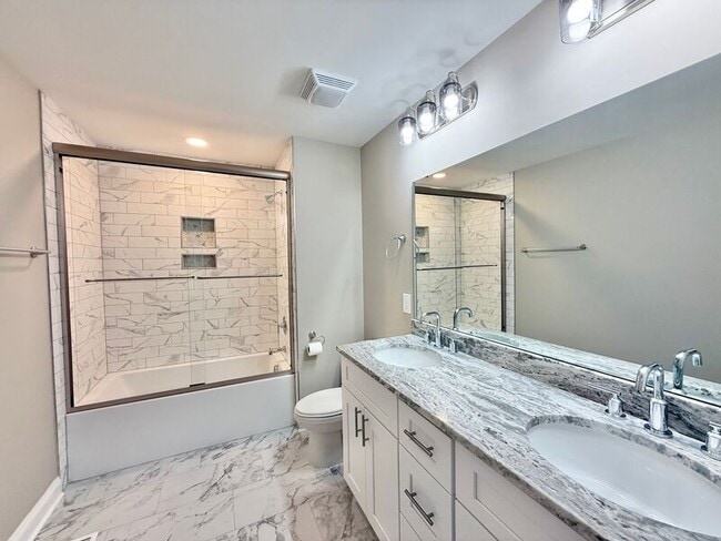 Building Photo - 5305 Castlebrook Dr