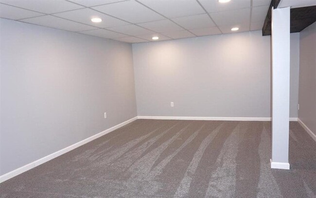 Building Photo - 41136 Northwind Dr