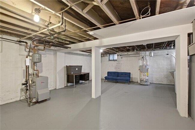 Building Photo - 3891 Beechwood Blvd