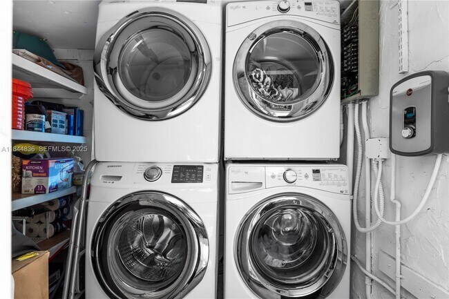 Building Photo - 1826 Fairhaven Pl