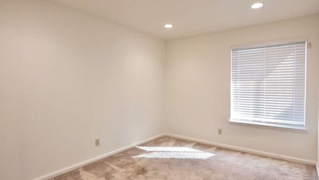 Building Photo - 4378 Conejo Dr