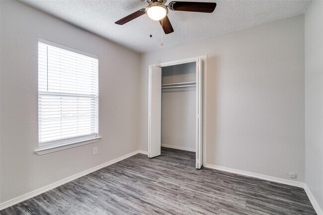 Building Photo - 507 Hilltop Ln