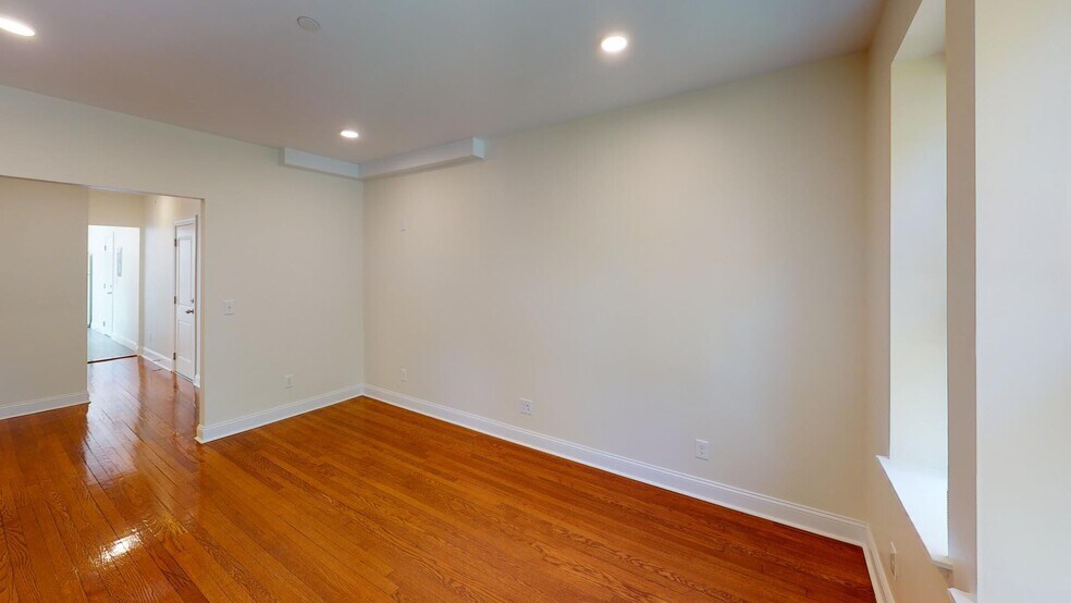Building Photo - 124 Sutherland Rd