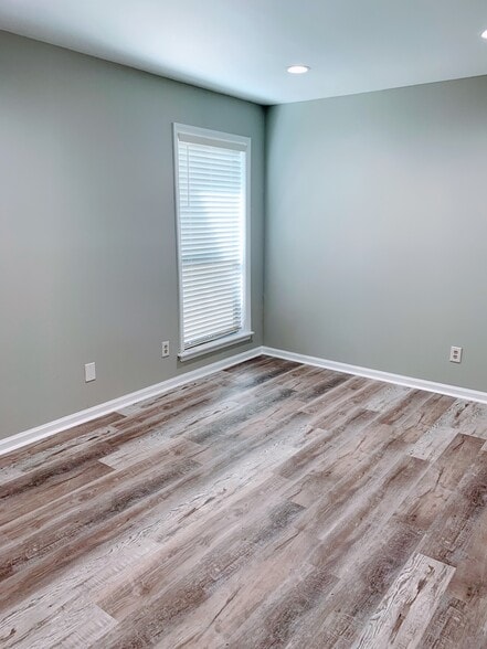 Hall Bedroom - 7224 Winery Ln