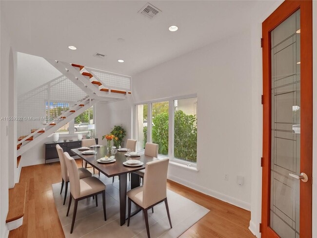 Building Photo - 527 SW 20th Rd