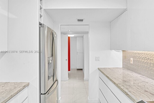 Building Photo - 2500 Parkview Dr