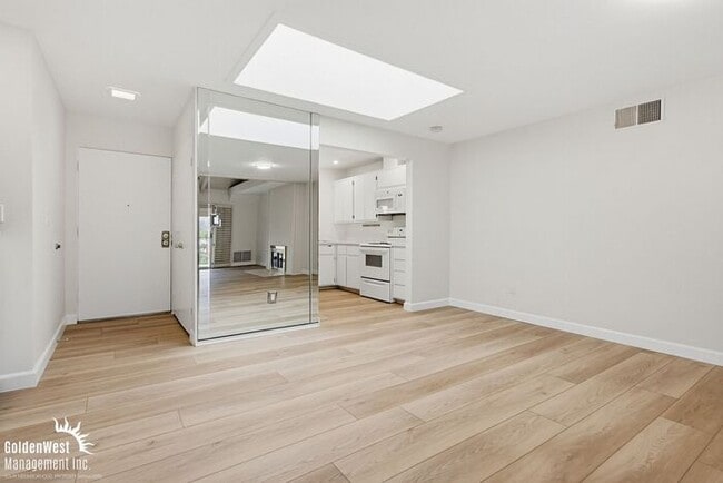 Building Photo - Charming 2Bdm 2Ba Condo with Scenic Views in Lake San Marcos!