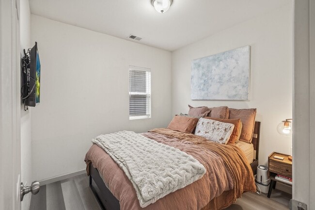 Building Photo - Cute Two Bedroom 1 Bathroom House in North RiNo