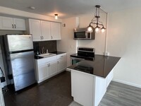 Building Photo - ALL Utilities Included- 1 bedroom/ Bath Wa...