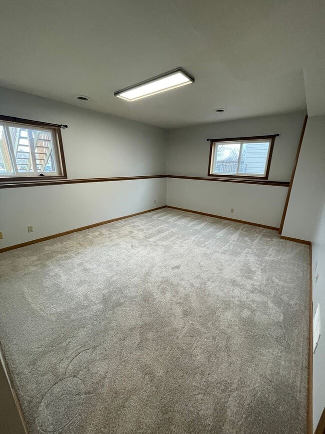 Building Photo - 4 Bedroom, 2 Bath Home for Rent