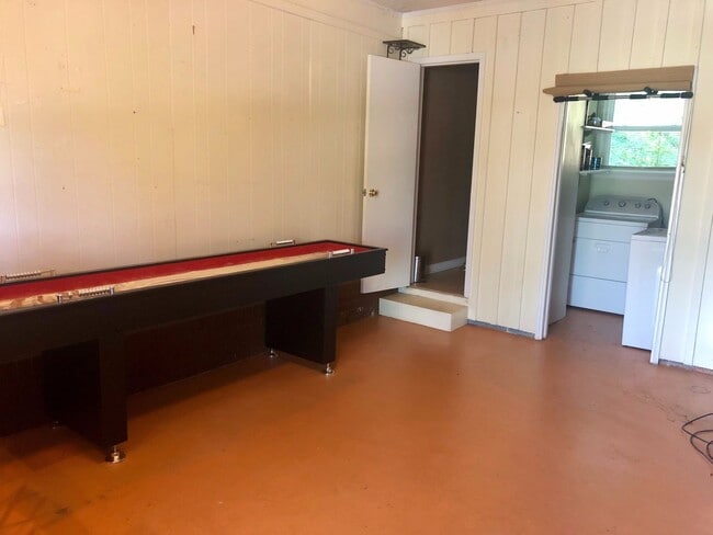 Building Photo - 3 Bedroom Brick Ranch House in a Great Location!