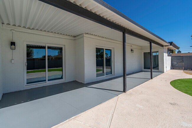 Building Photo - 460 N Longmore
