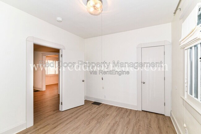 Building Photo - 1028 N Kealing Ave