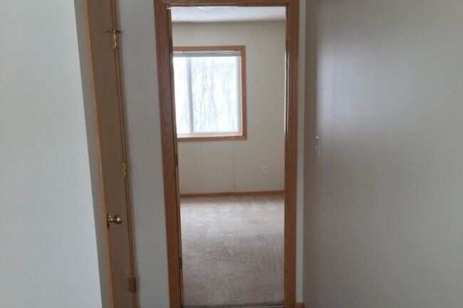 Building Photo - 108 Oriole Path