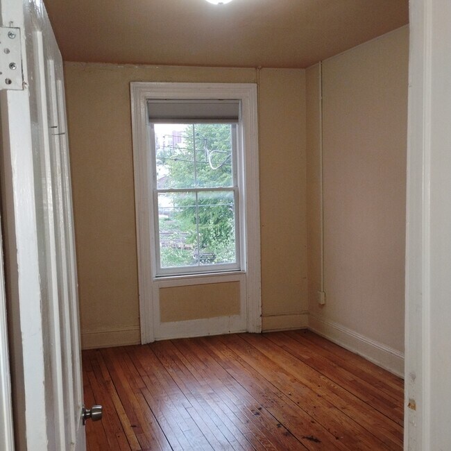Building Photo - 96 Grand St