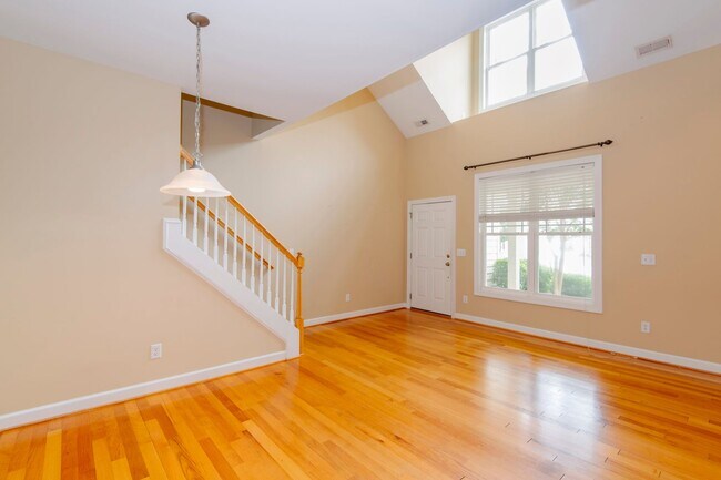 Building Photo - Charming Townhome in the Heart of Wake Forest!